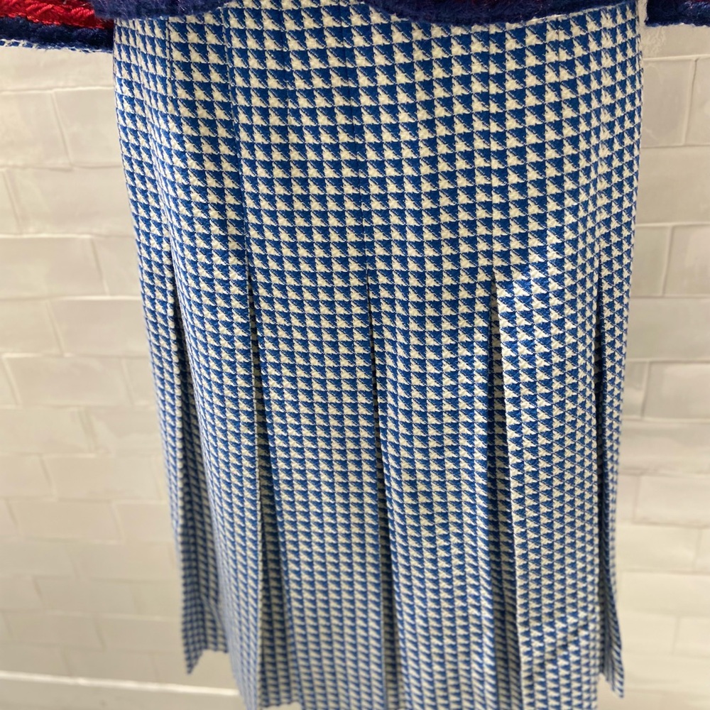 Gucci pleated herringbone teal and cream skirt. Beautiful fabric wool.